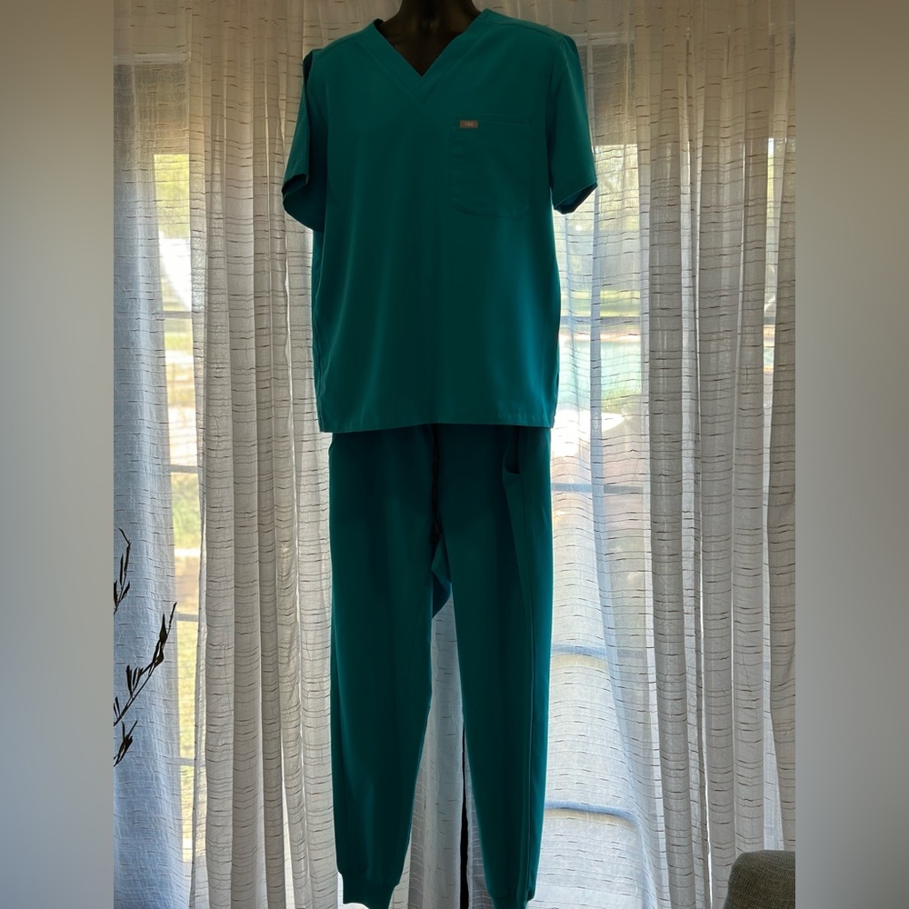 FIGS TEAL JOGGER SET. EUC
